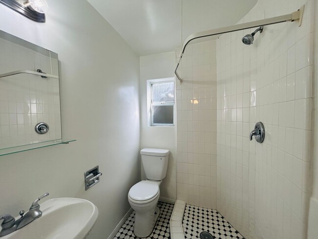 Building Photo - Lucretia Apartments