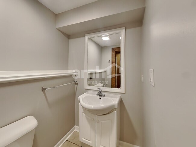 Building Photo - 214 Winding Trail