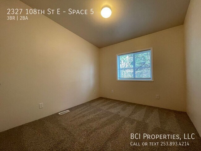 Building Photo - 2327 108th St E