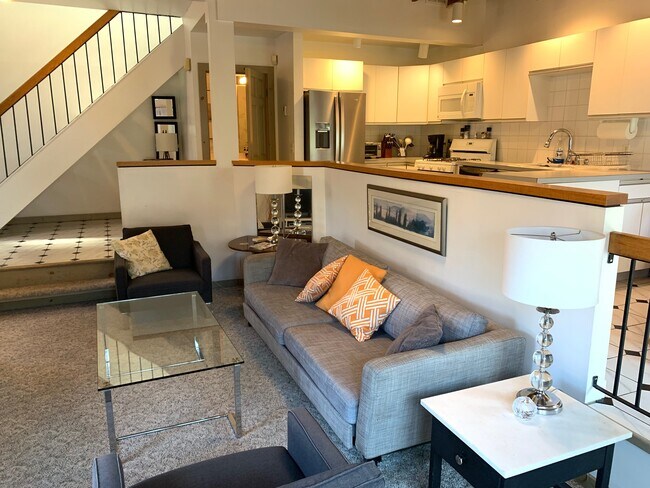 Building Photo - 45 Ayrault St