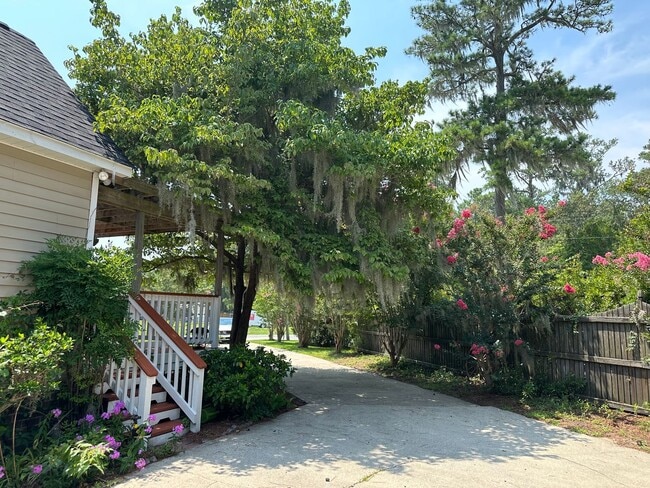 Building Photo - Beautiful Goose Creek Oasis