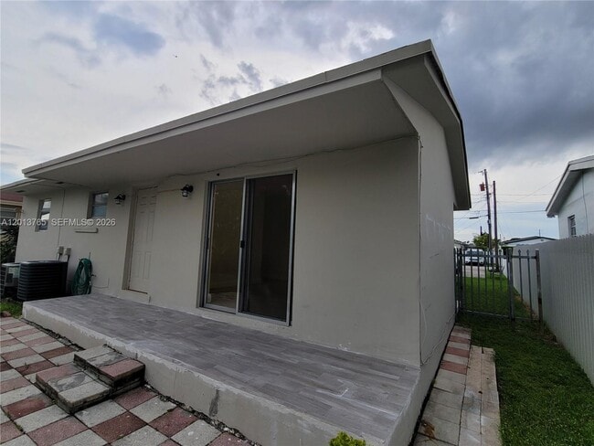 Building Photo - 3425 SW 89th Ave
