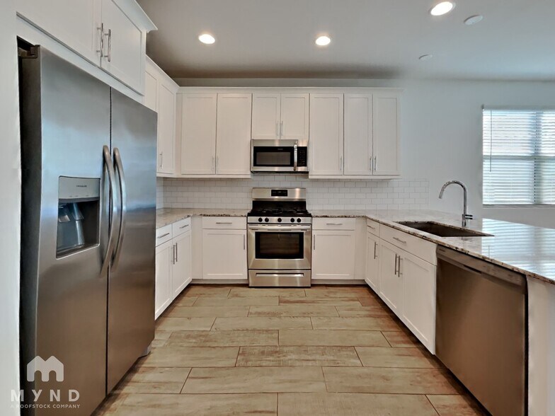 Building Photo - 19353 W Elm St