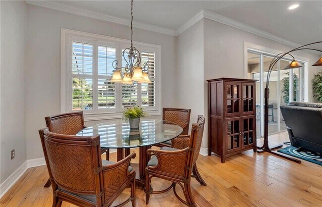 Building Photo - ***STUNNING FURNISHED/ UNFURNISHED ANNUAL*...