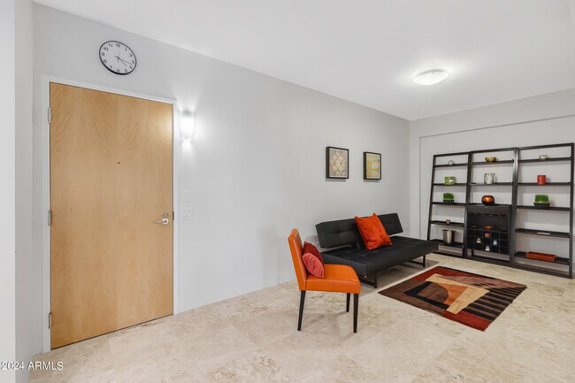 Building Photo - 7121 E Rancho Vista Dr