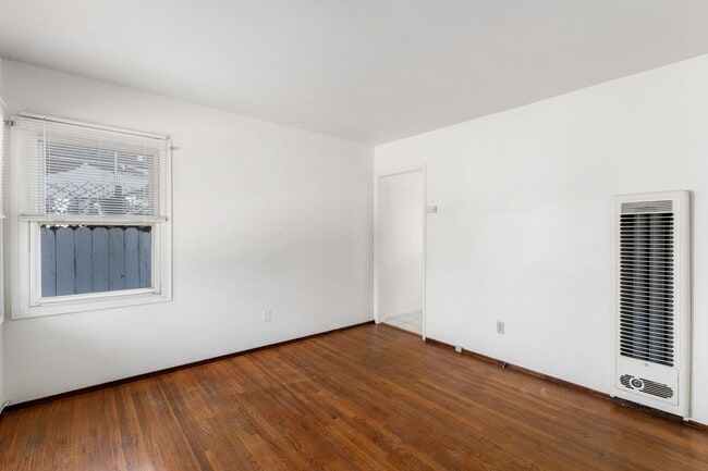 Building Photo - 530-32 W Ivy St