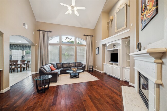 Building Photo - 18063 Crescent Royale Way