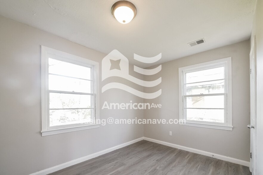 Building Photo - 20 Watson Dr