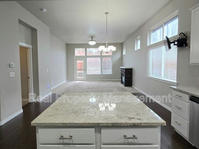 Building Photo - 4746 Hadley St