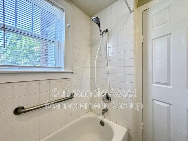 Building Photo - 727 Culbertson Dr