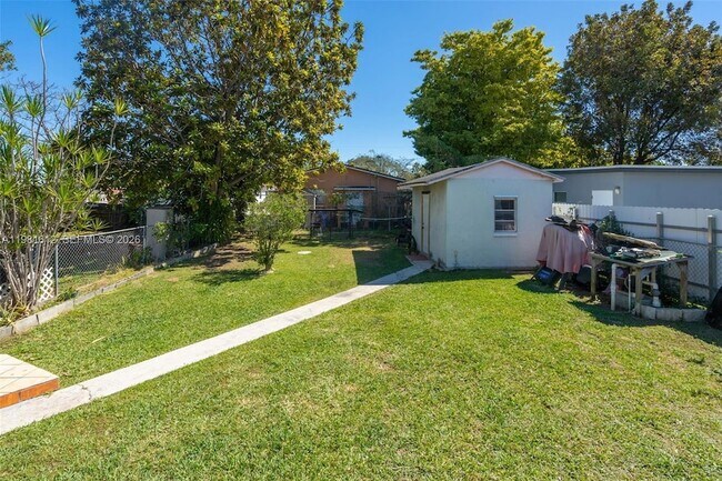 Building Photo - 3055 NW 23rd Ave