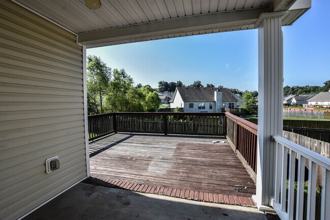 Building Photo - Pet Friendly Three Bedroom with Bonus!