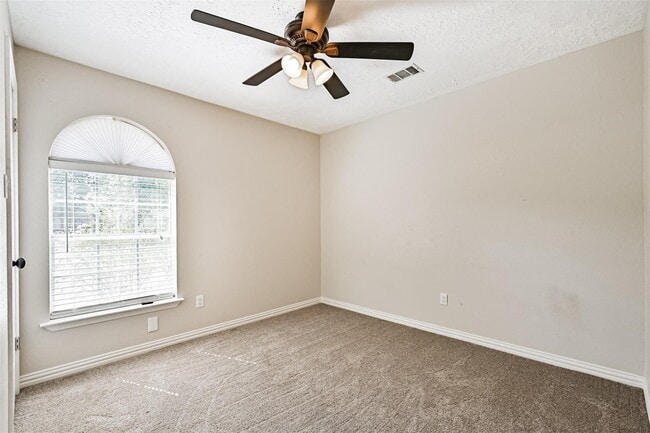 Building Photo - 1115 W Castlewood Ave