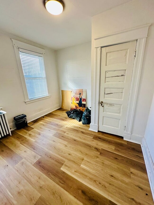 Building Photo - Gorgeous 4bdrm/1.5bth Home Located on Seminary Avenue in Richmond's North Side!!