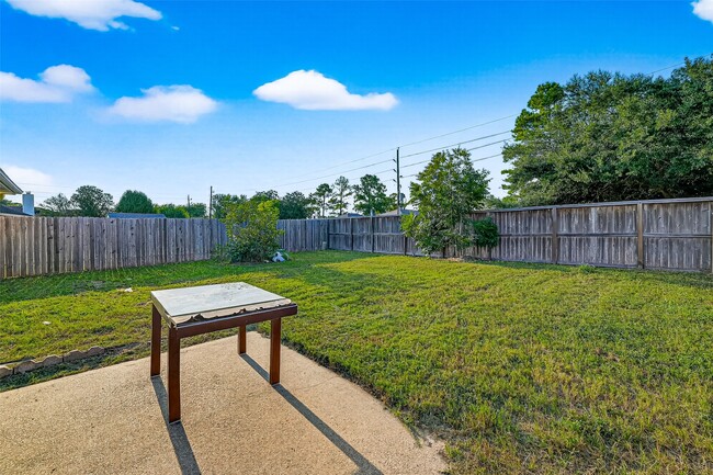 Building Photo - 15242 Kingsbridge Way