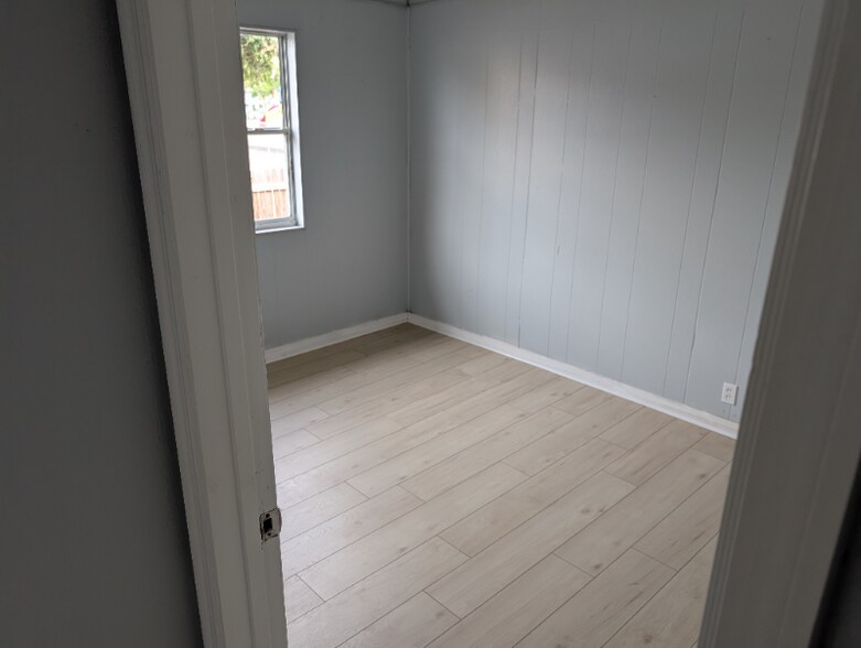 Building Photo - 1316 Holmes Ave