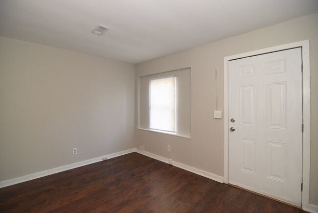 Building Photo - All-Electric 2 Bedroom Duplex - Section 8 OK