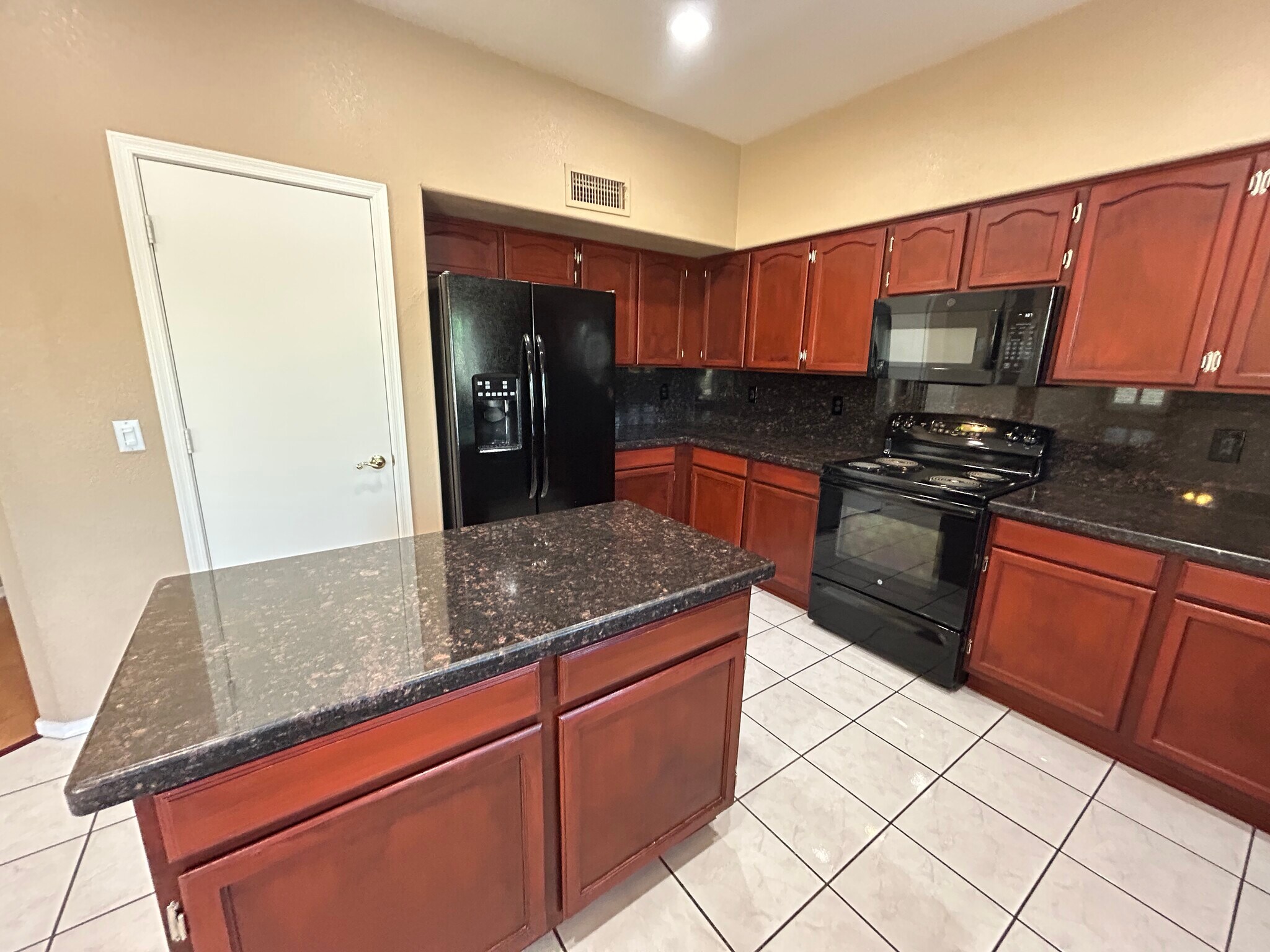 Building Photo - 4334 E Anderson Dr