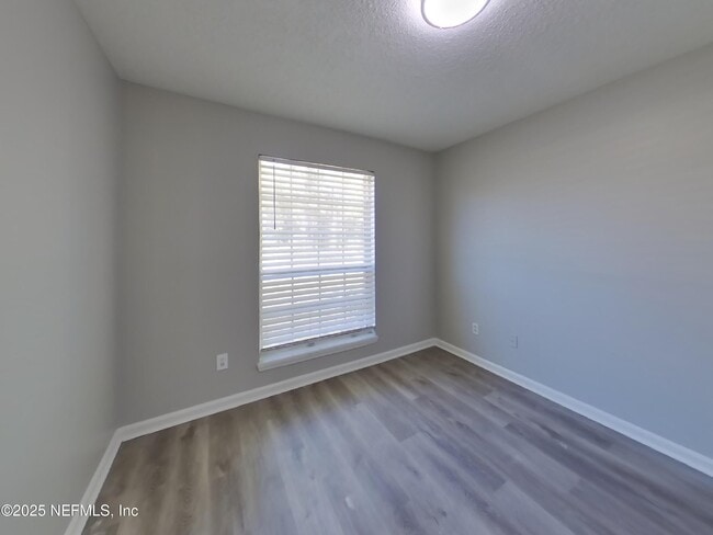 Building Photo - 1020 Woodbridge Hollow N