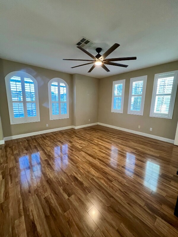 Building Photo - 3942 Villeroy Ave