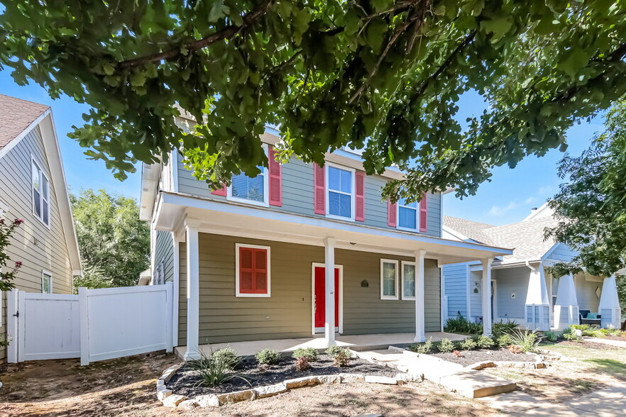Building Photo - 9900 Concord Dr