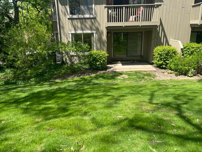 Building Photo - 275 Hickory Ln