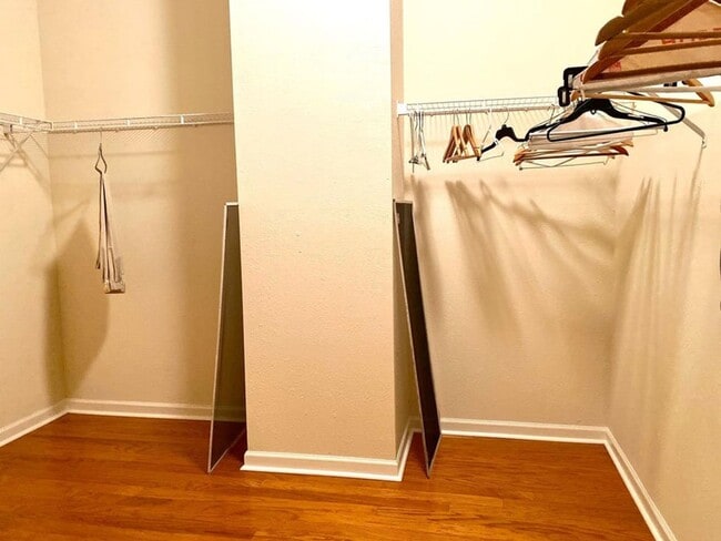 Building Photo - 619 NE 7th Ave