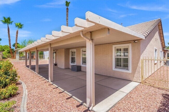 Building Photo - 5005 Cliffrose Dr