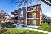 Building Photo - 604 W 65th St