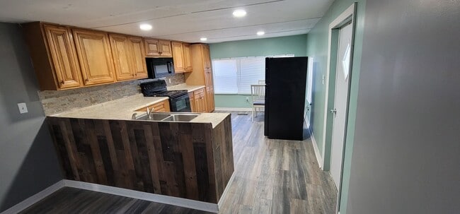 Building Photo - 9660 Valerie St