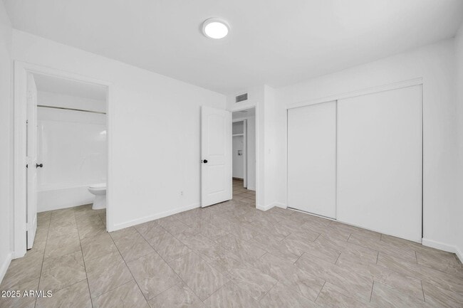 Building Photo - 2701 E Tierra Buena Ln