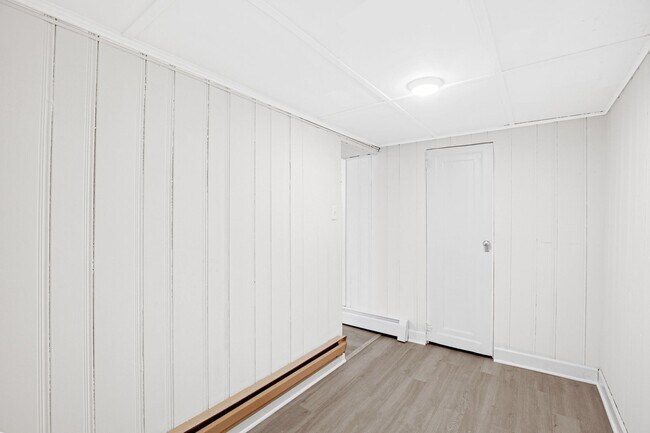 Building Photo - 8830 Parrish Ave