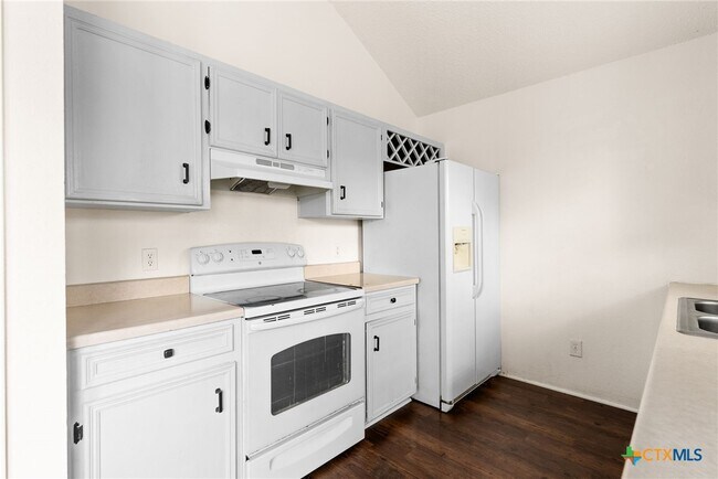 Building Photo - 2702 Hemlock Dr