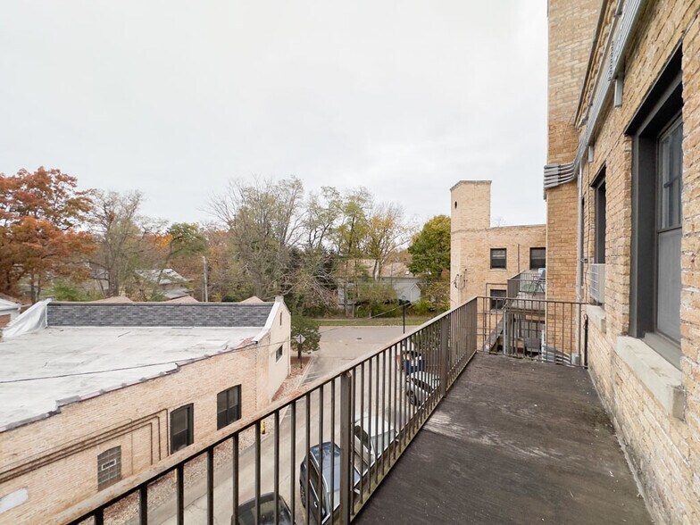 Building Photo - 735 Judson Ave