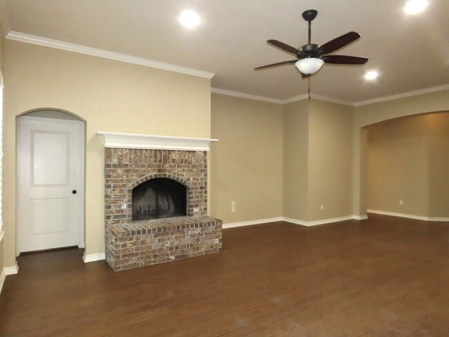 Building Photo - Coming Soon!! Lindale, Gorgeous 4 Bedroom, 2 Bath Home!