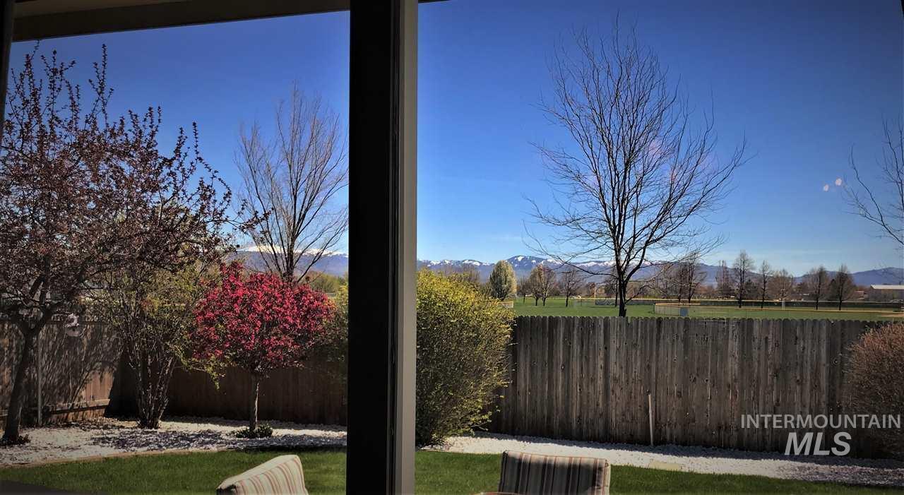 Building Photo - 5008 N Rothmans Ave