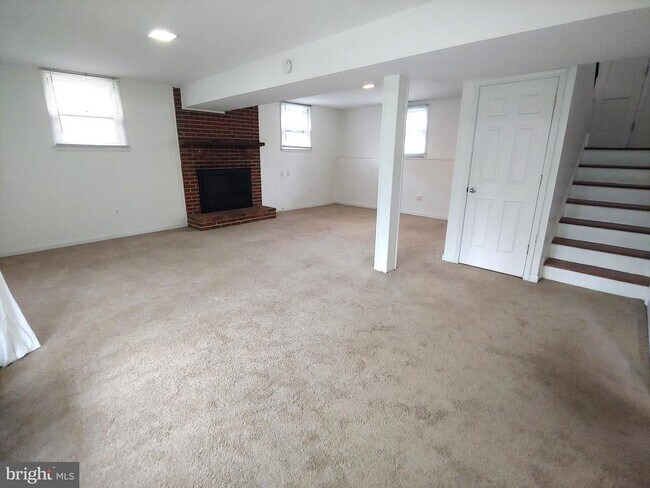 Building Photo - 149 Northway