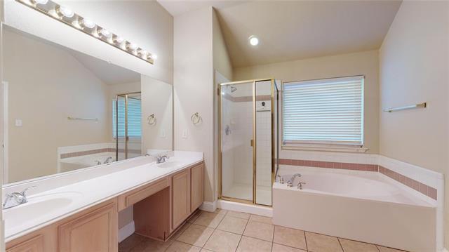 Building Photo - 7601 Maplewood Dr