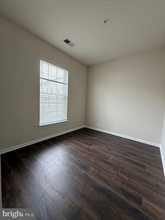 Building Photo - 7476 Riding Meadow Way