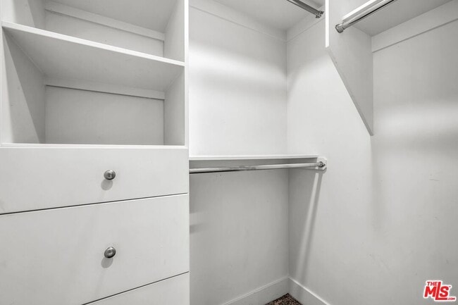 Building Photo - 308 Gull St