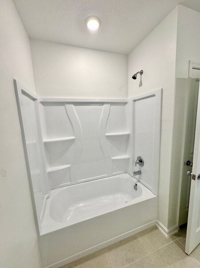 Building Photo - Be the First to Live Here | Stunning New Construction Home in Hidden Ridge