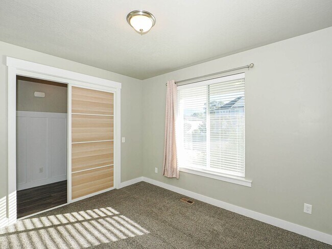 Building Photo - 4-bedroom, 2.5 bathroom Home