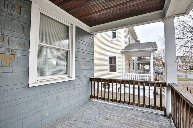 Building Photo - 506 Melville St