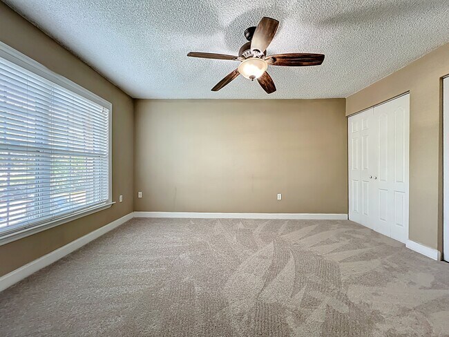 Building Photo - 2065 Dixie Belle Dr