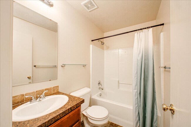 Building Photo - SW Boise Single Level Charmer!