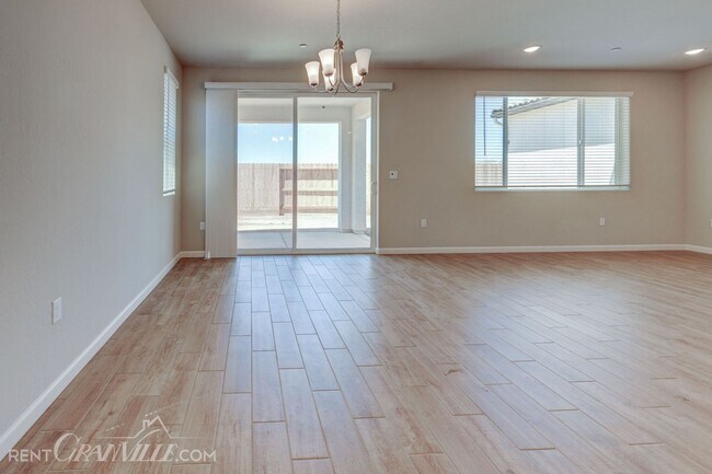Building Photo - 877 Halford Ln