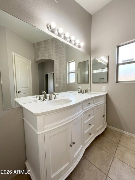Building Photo - 4148 E Anderson Dr