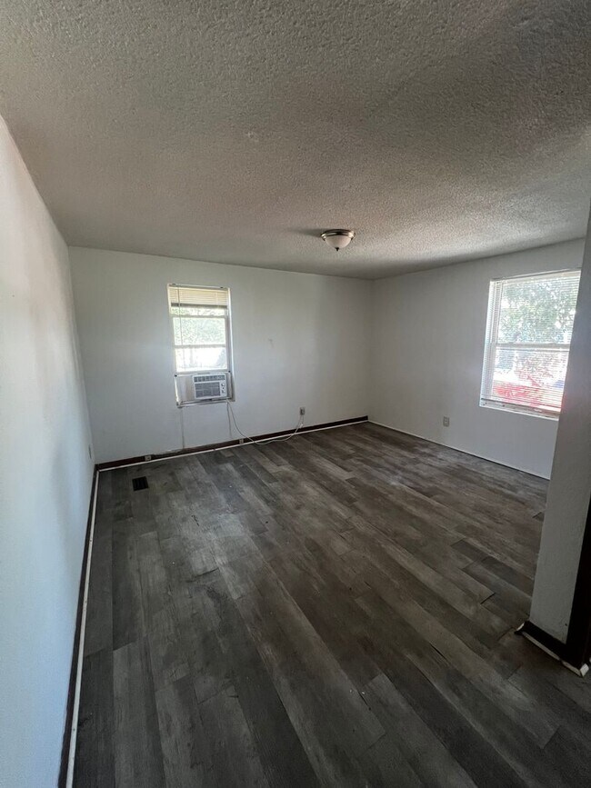 Building Photo - 1211 Reynolds Ave