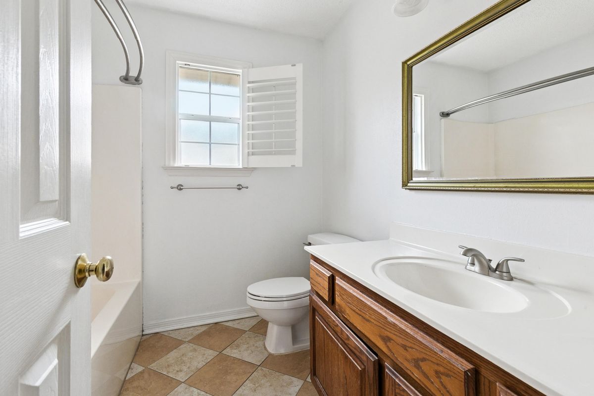 Building Photo - 308 Willowdale Blvd