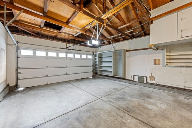 Building Photo - 464 Edelweiss Dr
